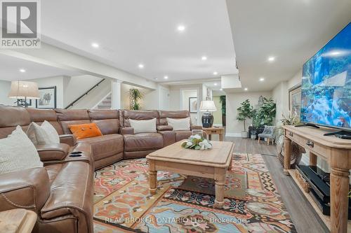 23 Howard Williams Court, Uxbridge, ON - Indoor Photo Showing Living Room