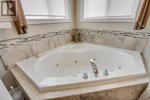 64 Metcalfe Drive, Bradford West Gwillimbury (Bradford), ON - Indoor Photo Showing Bathroom