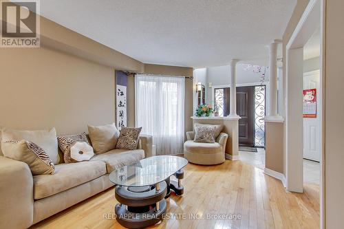 64 Metcalfe Drive, Bradford West Gwillimbury (Bradford), ON - Indoor Photo Showing Living Room