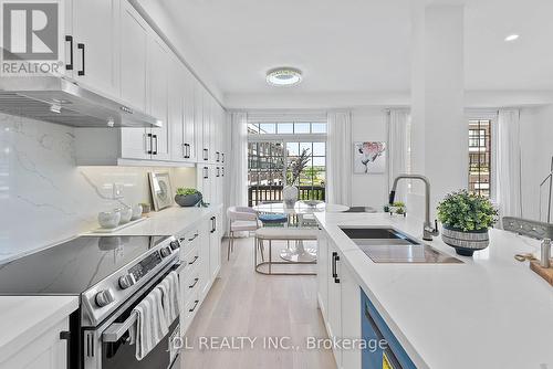 97 Hammersly Boulevard, Markham (Wismer), ON - Indoor Photo Showing Kitchen With Upgraded Kitchen