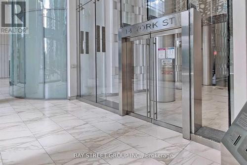 3110 - 14 York Street, Toronto (Waterfront Communities), ON - Indoor Photo Showing Bathroom