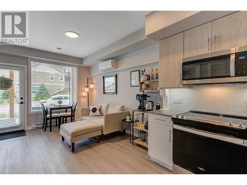 685 Boynton Place Unit# 52, Kelowna, BC - Indoor Photo Showing Kitchen