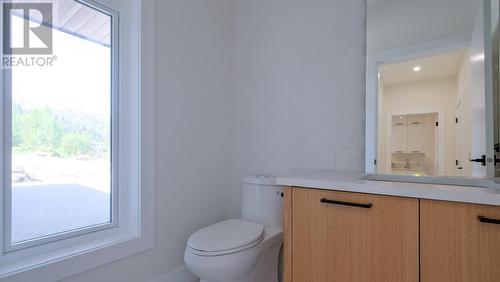 402 Trestle Ridge Drive, Kelowna, BC - Indoor Photo Showing Bathroom