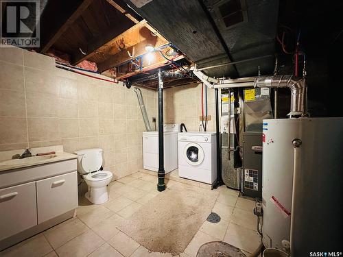 1276 Pasqua Street, Regina, SK - Indoor Photo Showing Laundry Room