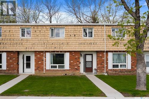 108 Oakview Drive, Regina, SK - Outdoor With Facade