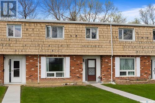 108 Oakview Drive, Regina, SK - Outdoor With Facade