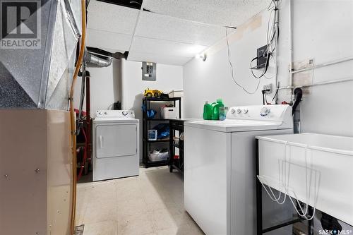 108 Oakview Drive, Regina, SK - Indoor Photo Showing Laundry Room