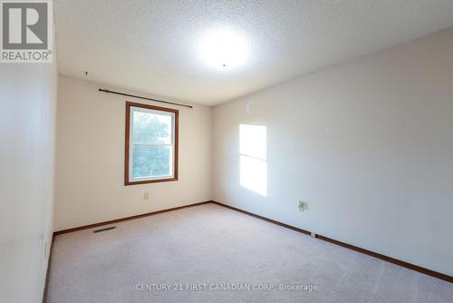 1002 Lawson Road, London, ON - Indoor Photo Showing Other Room