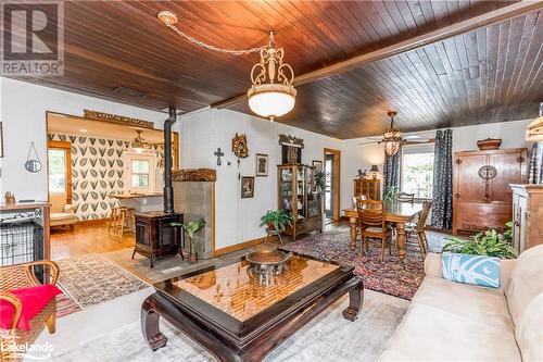 1641 Walkers Point Road, Gravenhurst, ON - Indoor Photo Showing Living Room