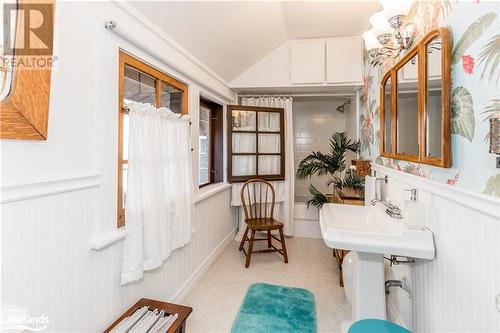 1641 Walkers Point Road, Gravenhurst, ON - Indoor Photo Showing Bathroom