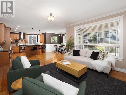 2505 Kenney Court, Prince George, BC - Indoor Photo Showing Living Room