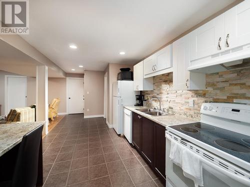 2505 Kenney Court, Prince George, BC - Indoor Photo Showing Kitchen With Double Sink