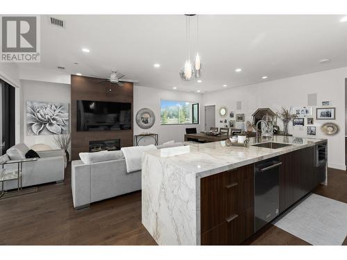 3000 Ariva Drive Unit# 3205, Kelowna, BC - Indoor Photo Showing Kitchen