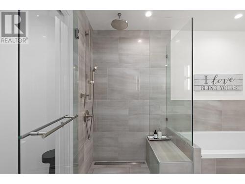 3000 Ariva Drive Unit# 3205, Kelowna, BC - Indoor Photo Showing Bathroom