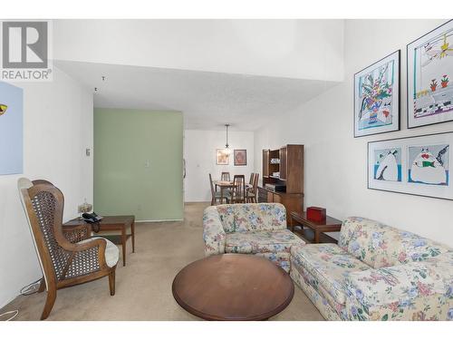 1056 Bernard Avenue Unit# 310, Kelowna, BC - Indoor Photo Showing Living Room