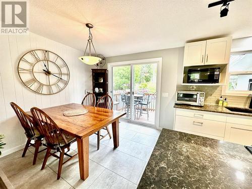 657 Johnson Crescent, Oliver, BC - Indoor Photo Showing Dining Room