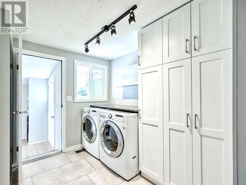 657 Johnson Crescent, Oliver, BC - Indoor Photo Showing Laundry Room