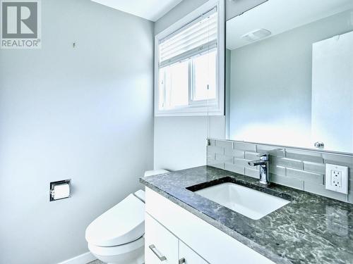 657 Johnson Crescent, Oliver, BC - Indoor Photo Showing Bathroom