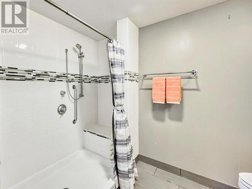 657 Johnson Crescent, Oliver, BC - Indoor Photo Showing Bathroom