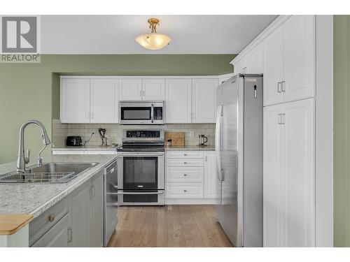 2111 Horizon Drive, West Kelowna, BC - Indoor Photo Showing Kitchen With Double Sink