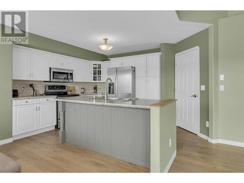 2111 Horizon Drive, West Kelowna, BC - Indoor Photo Showing Kitchen