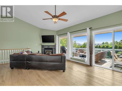 2111 Horizon Drive, West Kelowna, BC - Indoor Photo Showing Living Room With Fireplace