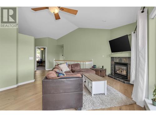 2111 Horizon Drive, West Kelowna, BC - Indoor Photo Showing Living Room With Fireplace