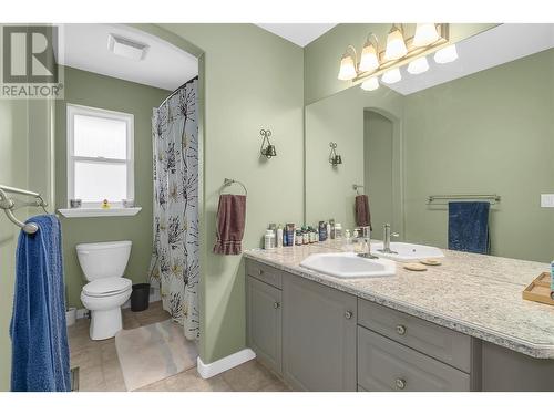 2111 Horizon Drive, West Kelowna, BC - Indoor Photo Showing Bathroom