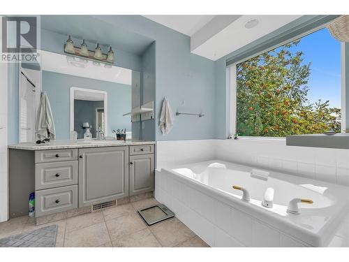 2111 Horizon Drive, West Kelowna, BC - Indoor Photo Showing Bathroom