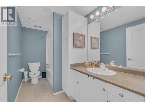 2111 Horizon Drive, West Kelowna, BC - Indoor Photo Showing Bathroom