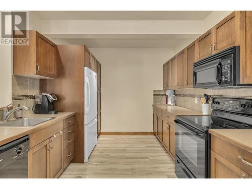 2111 Horizon Drive, West Kelowna, BC - Indoor Photo Showing Kitchen