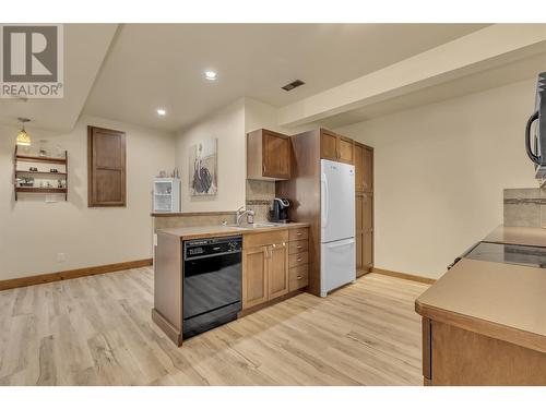 2111 Horizon Drive, West Kelowna, BC - Indoor Photo Showing Kitchen