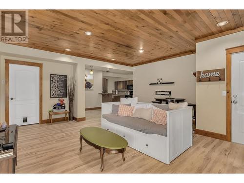 2111 Horizon Drive, West Kelowna, BC - Indoor Photo Showing Living Room