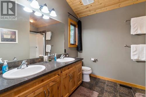 1 Old Sicamous Road, Sicamous, BC - Indoor Photo Showing Bathroom