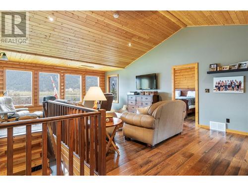 1 Old Sicamous Road, Sicamous, BC - Indoor Photo Showing Living Room