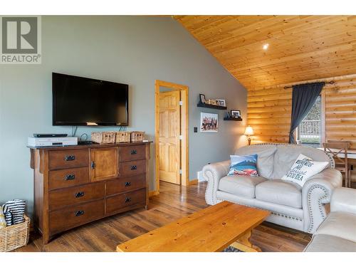 1 Old Sicamous Road, Sicamous, BC - Indoor Photo Showing Living Room