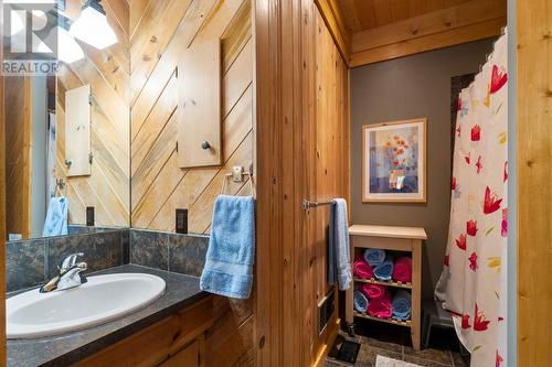 1 Old Sicamous Road, Sicamous, BC - Indoor Photo Showing Bathroom