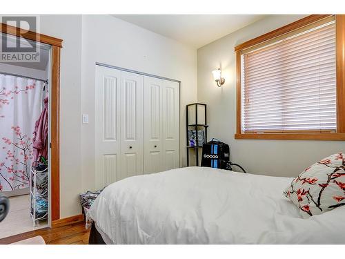 6226 Okanagan Avenue, Vernon, BC - Indoor Photo Showing Bedroom