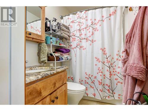 6226 Okanagan Avenue, Vernon, BC - Indoor Photo Showing Bathroom