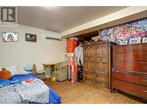 6226 Okanagan Avenue, Vernon, BC - Indoor Photo Showing Bedroom