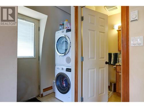 6226 Okanagan Avenue, Vernon, BC - Indoor Photo Showing Laundry Room