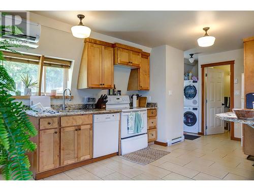 6226 Okanagan Avenue, Vernon, BC - Indoor Photo Showing Kitchen With Double Sink