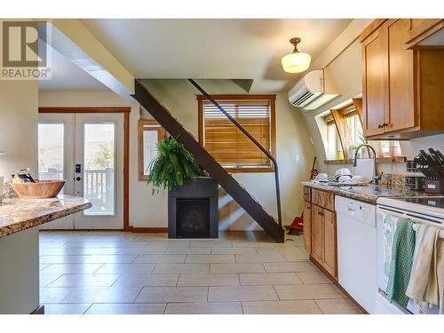 6226 Okanagan Avenue, Vernon, BC - Indoor Photo Showing Kitchen