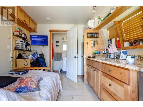 6226 Okanagan Avenue, Vernon, BC - Indoor Photo Showing Bedroom