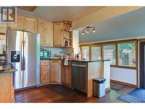 6226 Okanagan Avenue, Vernon, BC - Indoor Photo Showing Kitchen