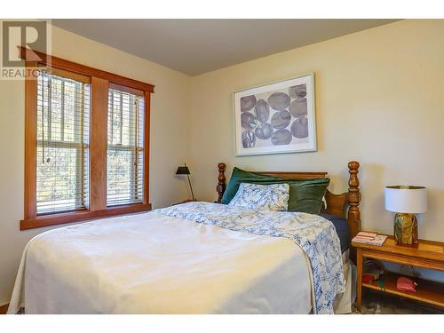 6226 Okanagan Avenue, Vernon, BC - Indoor Photo Showing Bedroom