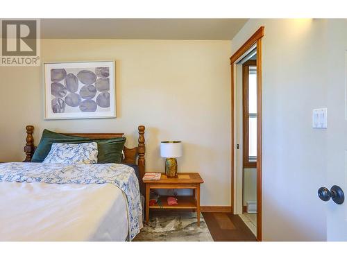 6226 Okanagan Avenue, Vernon, BC - Indoor Photo Showing Bedroom