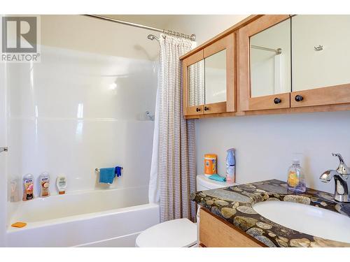 6226 Okanagan Avenue, Vernon, BC - Indoor Photo Showing Bathroom