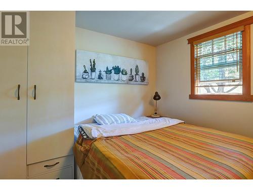 6226 Okanagan Avenue, Vernon, BC - Indoor Photo Showing Bedroom