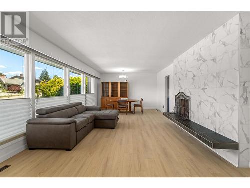 1445 Alta Vista Road, Kelowna, BC - Indoor Photo Showing Living Room With Fireplace